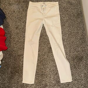 White capris with tags, never worn